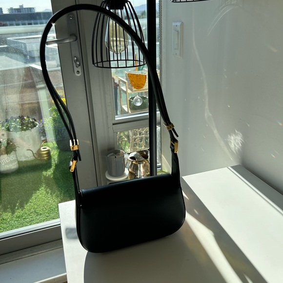 Valentino Small VLogo Chain Shoulder Bag Excellent Condition, Adjustable Straps! - Picture 9 of 13